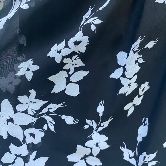 Le Château Strapless Mini Dress in Small – Black and White Floral - Picture 3 of 3